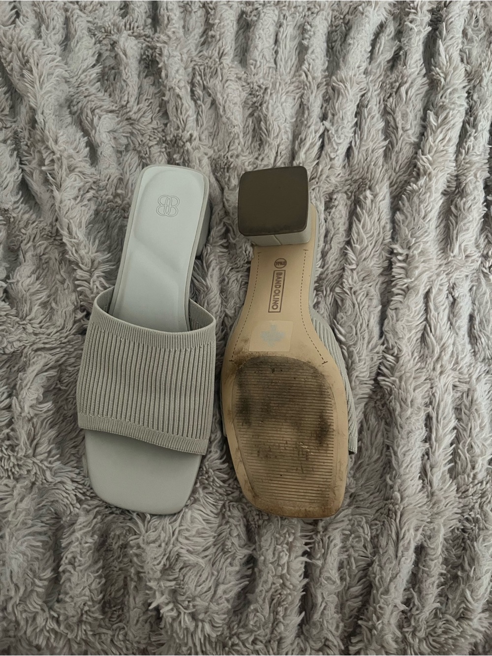 Bandolino Women’s Ribbed Slide Mules in Light Gray